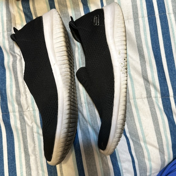 Sketchers - Picture 3 of 3